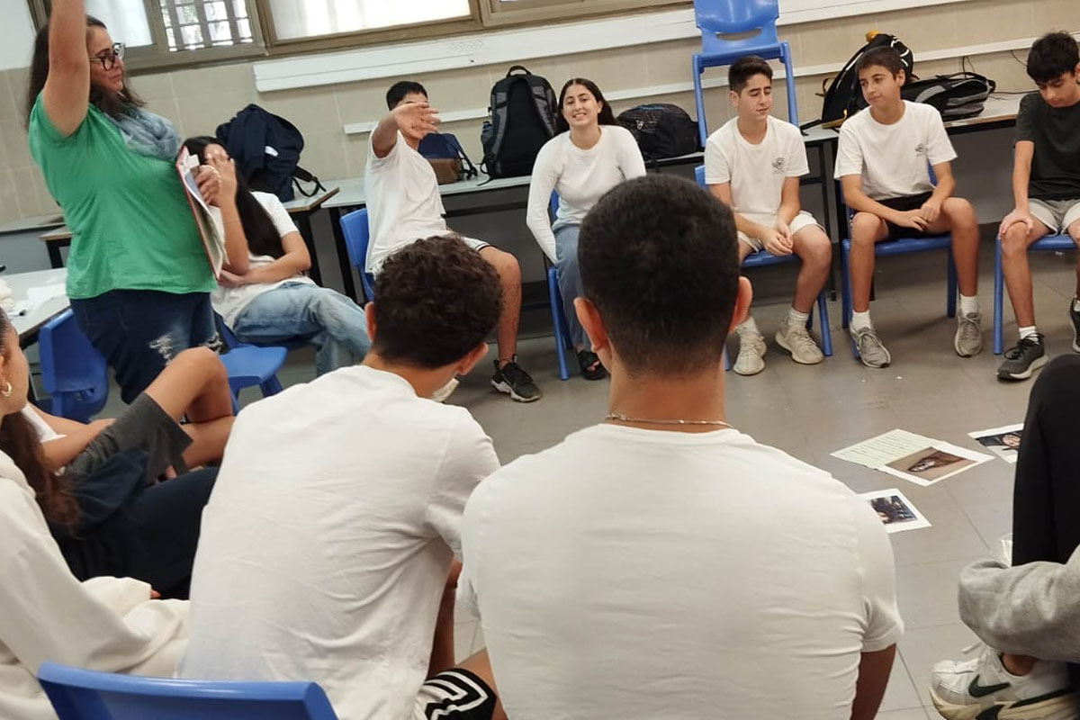 סדנה חינוכית בנושא הקשבה ודיאלוג בקרב תלמידי תיכון במסגרת יום הדמוקרטיה