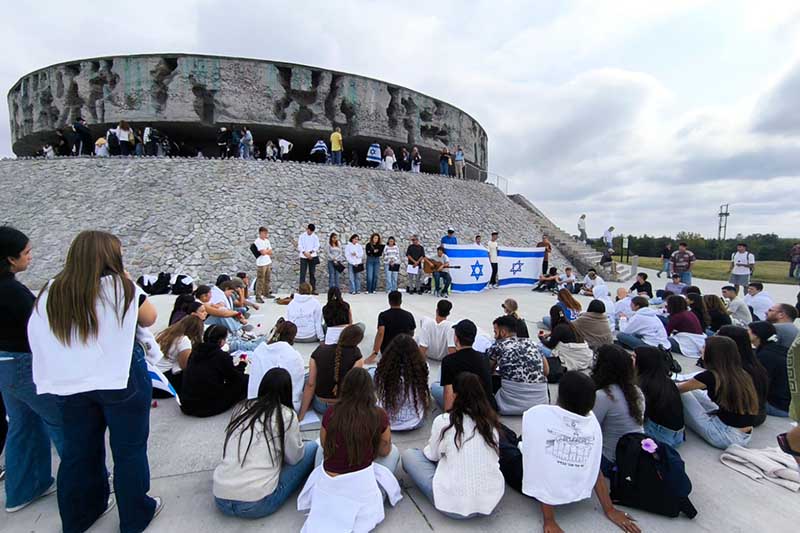 המסע לפולין1