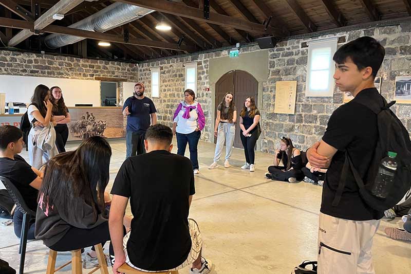 סיור בחצר כנרת1