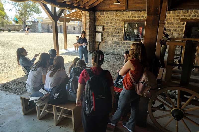 סיור בחצר כנרת2