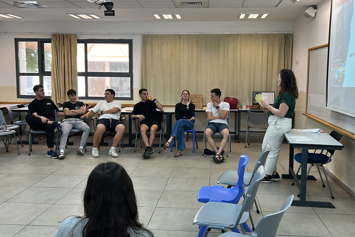 שיח פתוח בין תלמידים על סולידריות וערבות הדדית בהקשר של מחלוקות בחברה הישראלית